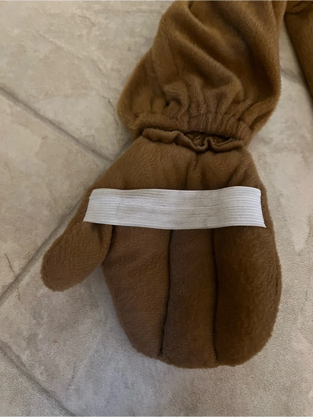 Scooby Doo plush costume child size small. Front zipper. 3d collar tag. Cute!